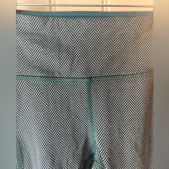 Lululemon Fast and Free Full Length leggings (28) - Picture 2 of 3